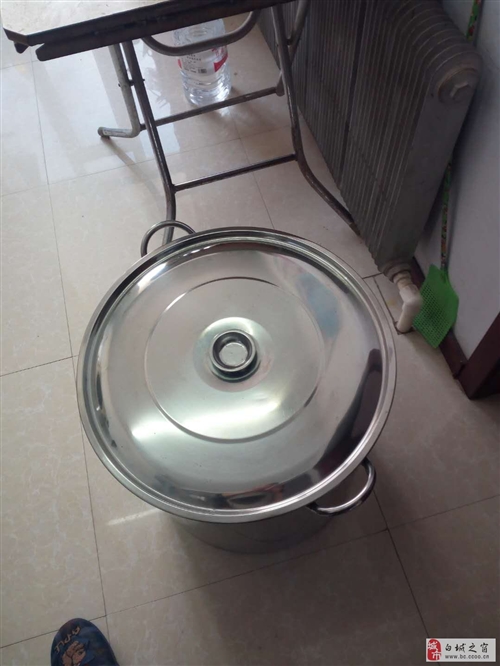 出售食堂用的大铁锅9成新煮面麻辣烫装液体